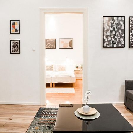 Stylish And Spacious ! Central Location Kazincy Netflix ブダペスト エクステリア 写真