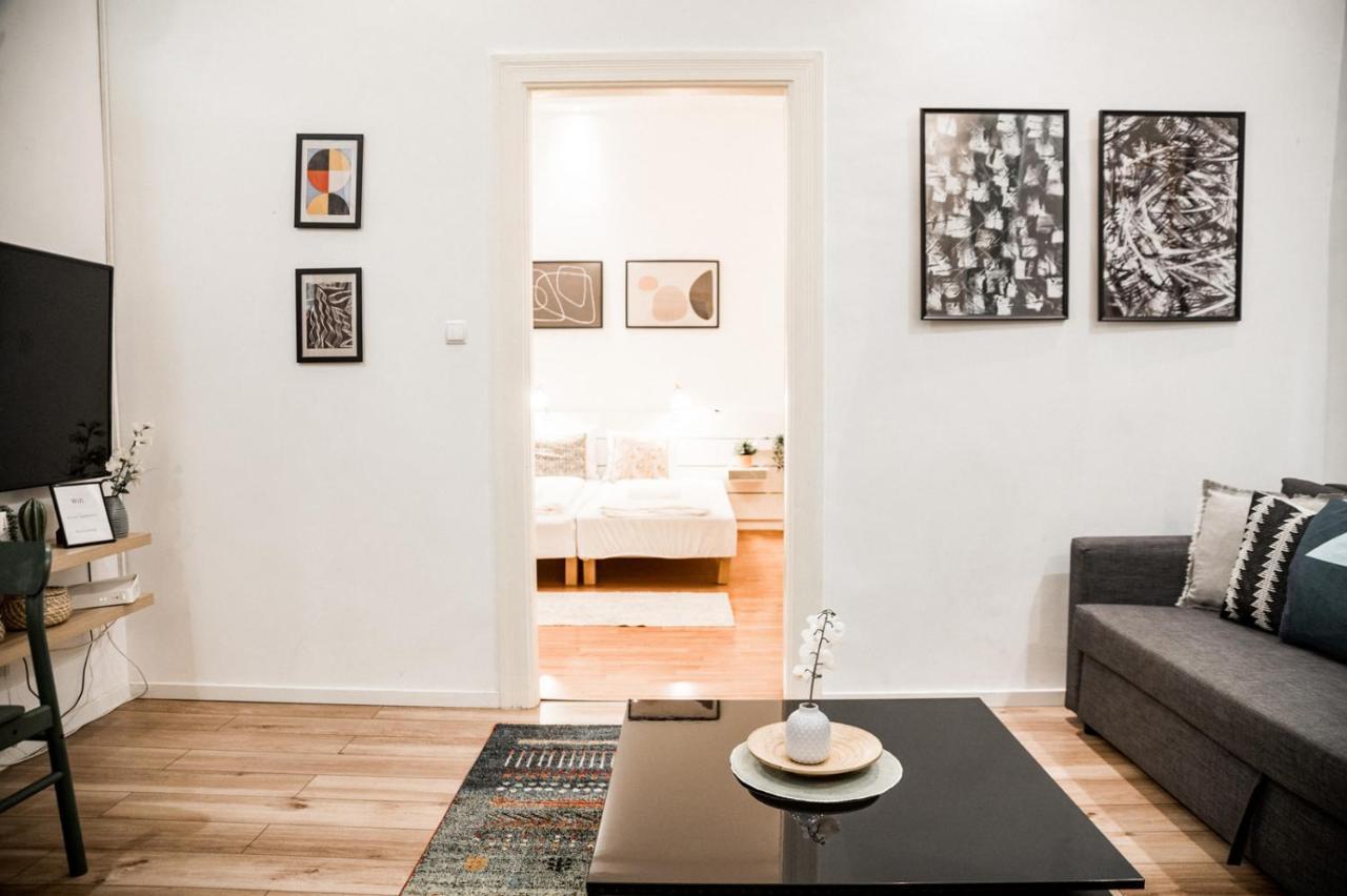 Stylish And Spacious ! Central Location Kazincy Netflix ブダペスト エクステリア 写真