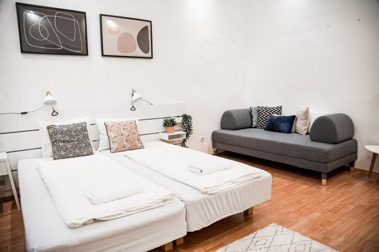 Stylish And Spacious ! Central Location Kazincy Netflix ブダペスト エクステリア 写真