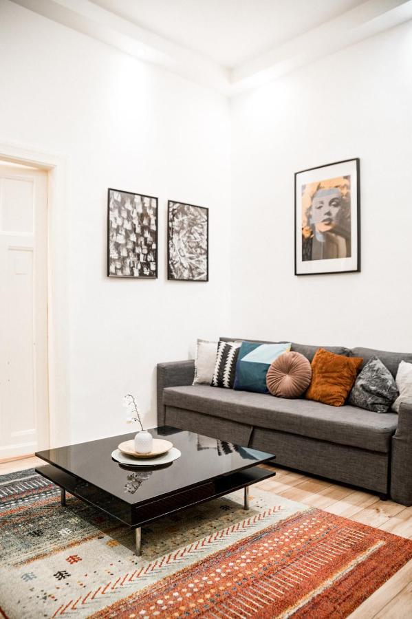 Stylish And Spacious ! Central Location Kazincy Netflix ブダペスト エクステリア 写真