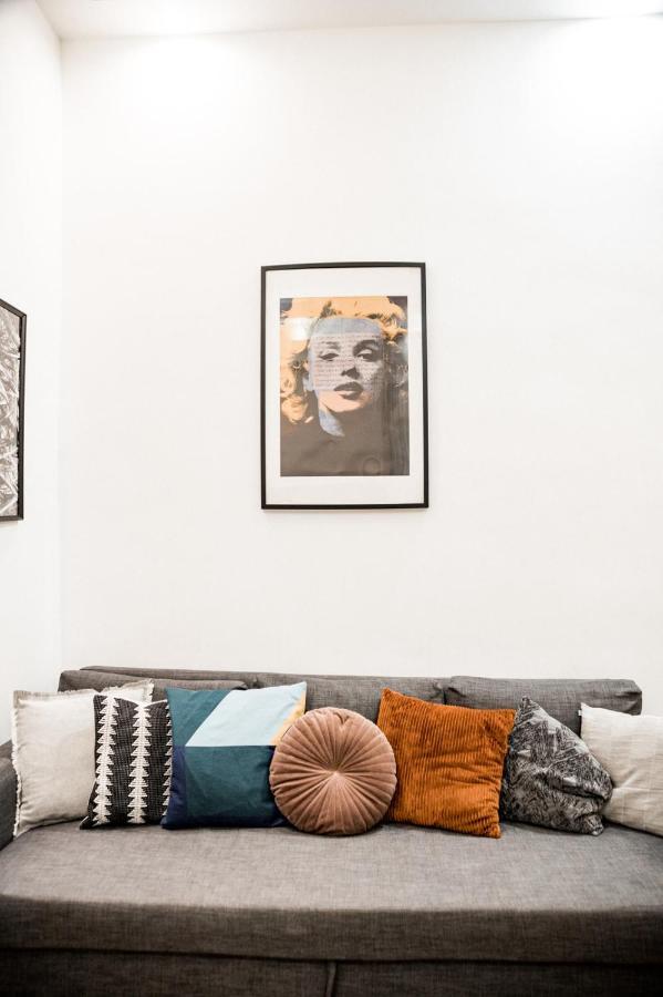 Stylish And Spacious ! Central Location Kazincy Netflix ブダペスト エクステリア 写真